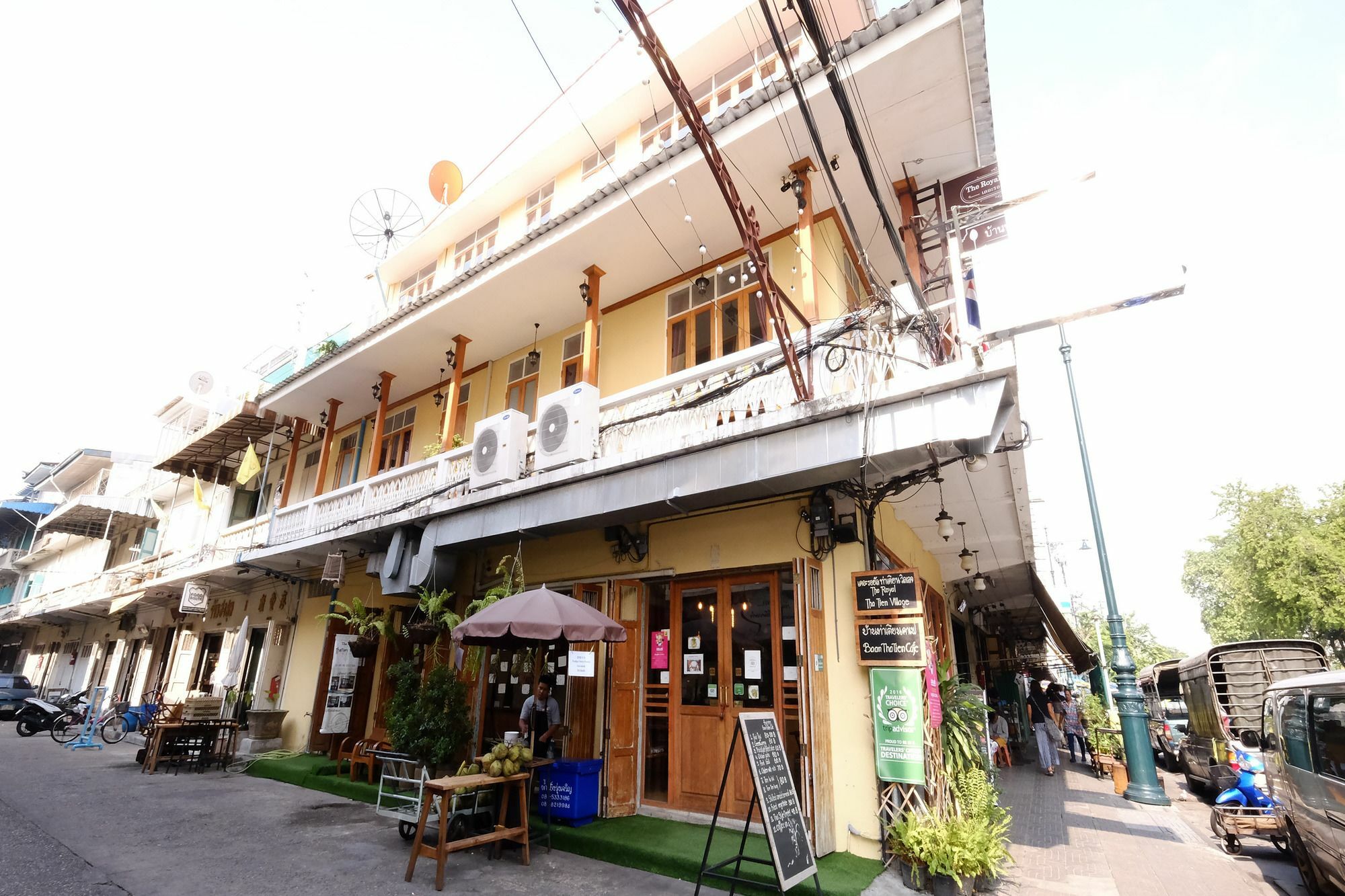 The Royal Thatien Village Bangkok Exterior foto
